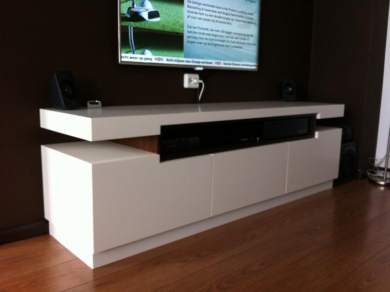 Tv- en-hifiinstalatie kast